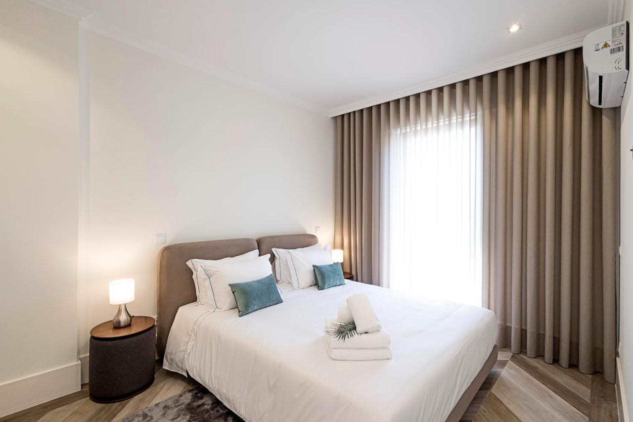 19 Nineteen Suites - Espinho เอสปีโญ ภายนอก รูปภาพ