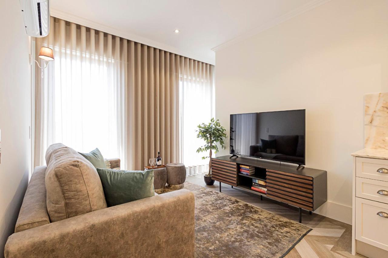 19 Nineteen Suites - Espinho เอสปีโญ ภายนอก รูปภาพ