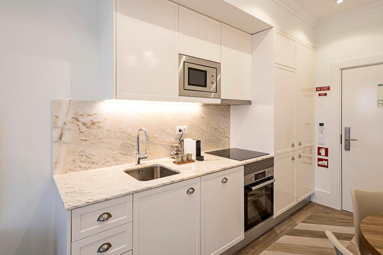 19 Nineteen Suites - Espinho เอสปีโญ ภายนอก รูปภาพ