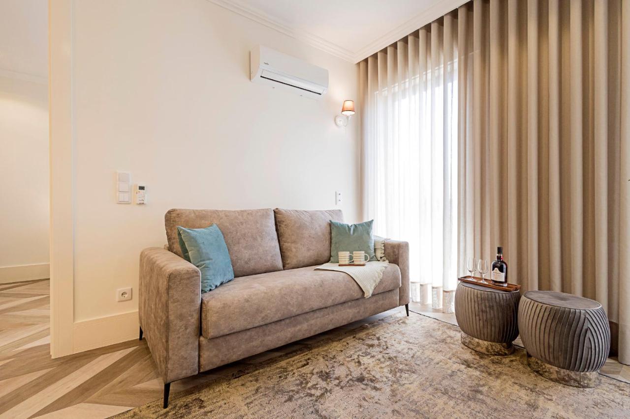 19 Nineteen Suites - Espinho เอสปีโญ ภายนอก รูปภาพ