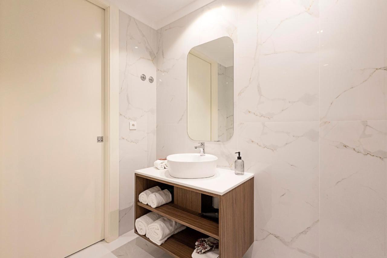 19 Nineteen Suites - Espinho เอสปีโญ ภายนอก รูปภาพ