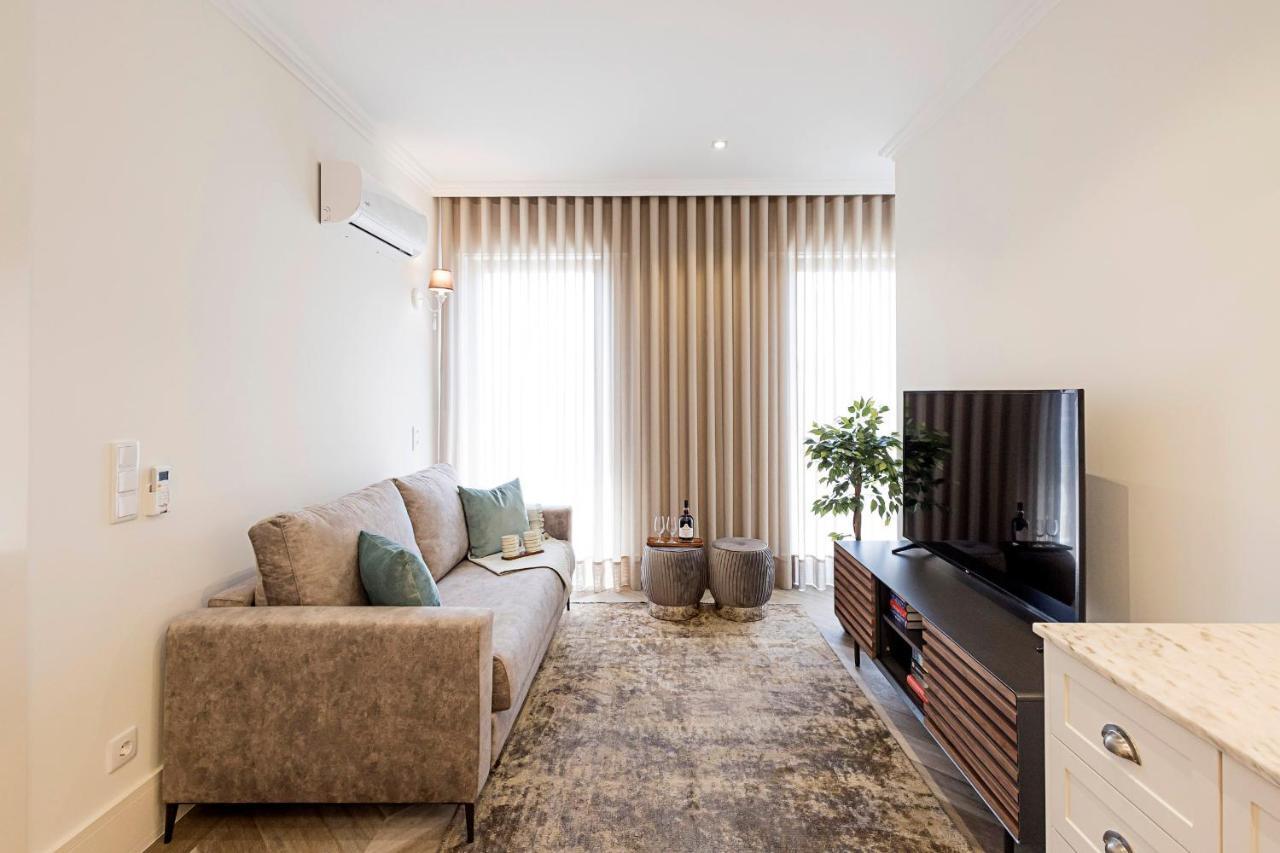 19 Nineteen Suites - Espinho เอสปีโญ ภายนอก รูปภาพ