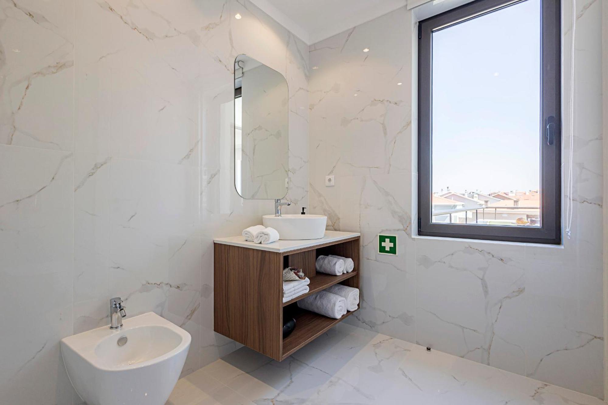 19 Nineteen Suites - Espinho เอสปีโญ ภายนอก รูปภาพ
