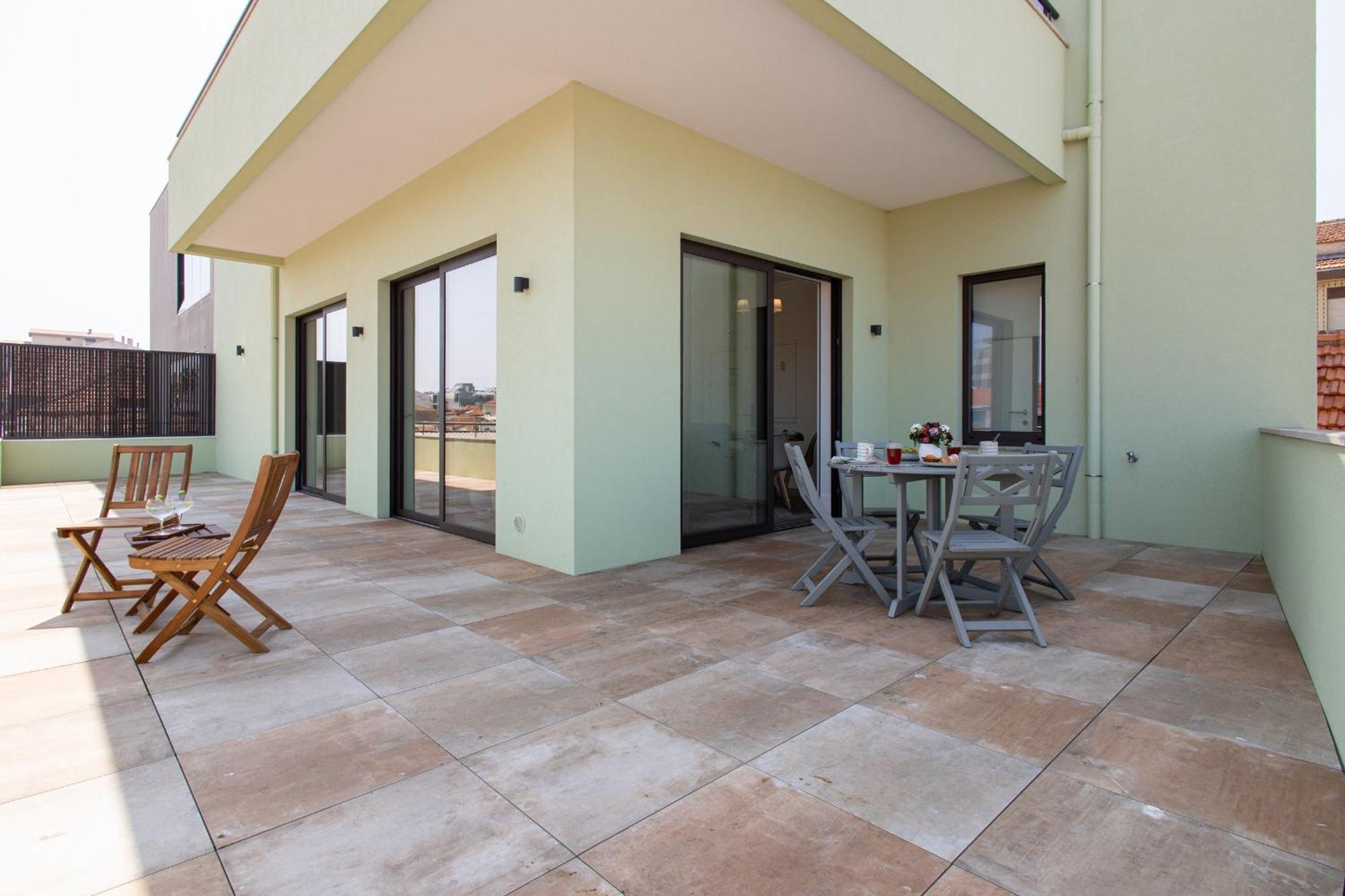19 Nineteen Suites - Espinho เอสปีโญ ภายนอก รูปภาพ