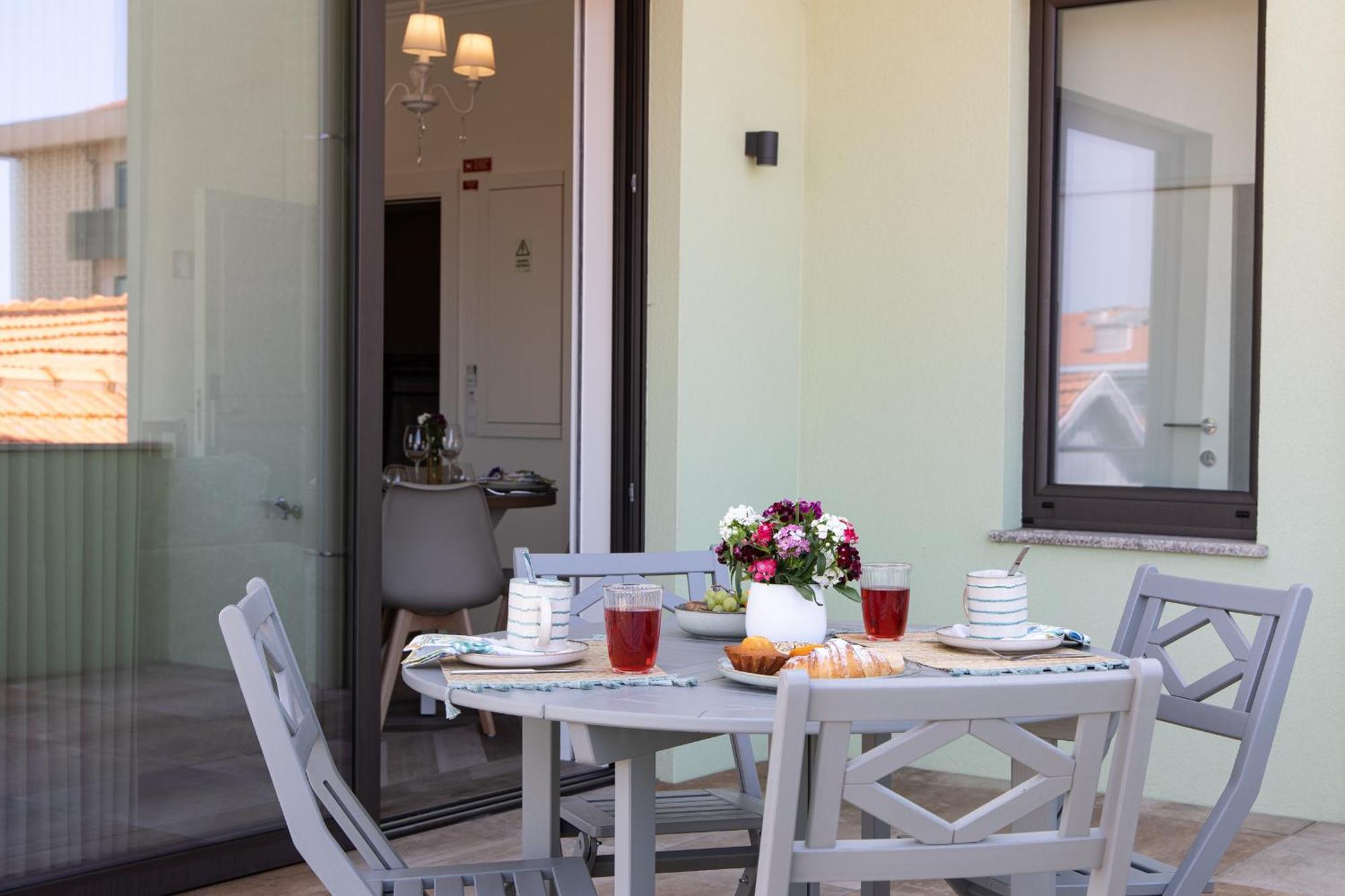 19 Nineteen Suites - Espinho เอสปีโญ ภายนอก รูปภาพ