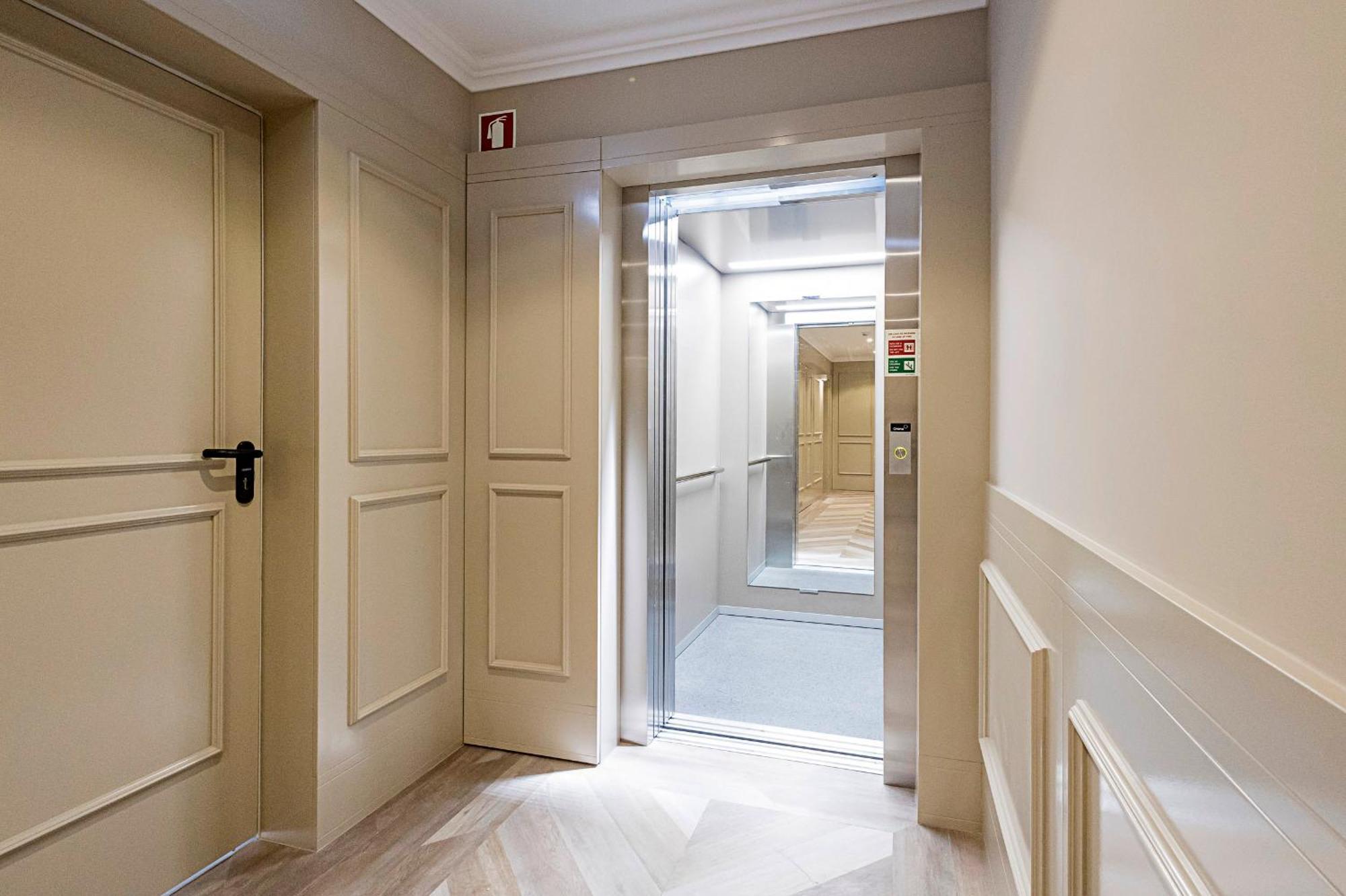 19 Nineteen Suites - Espinho เอสปีโญ ภายนอก รูปภาพ