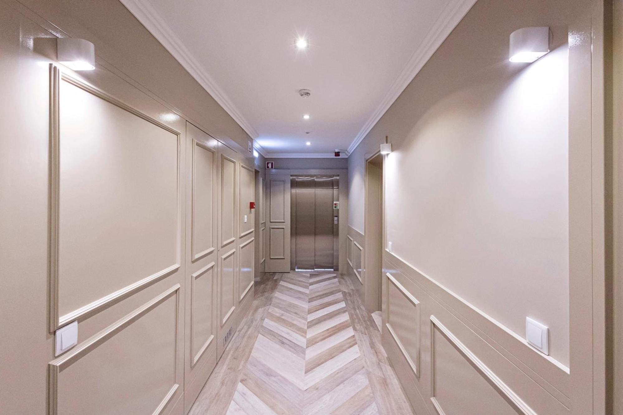 19 Nineteen Suites - Espinho เอสปีโญ ภายนอก รูปภาพ