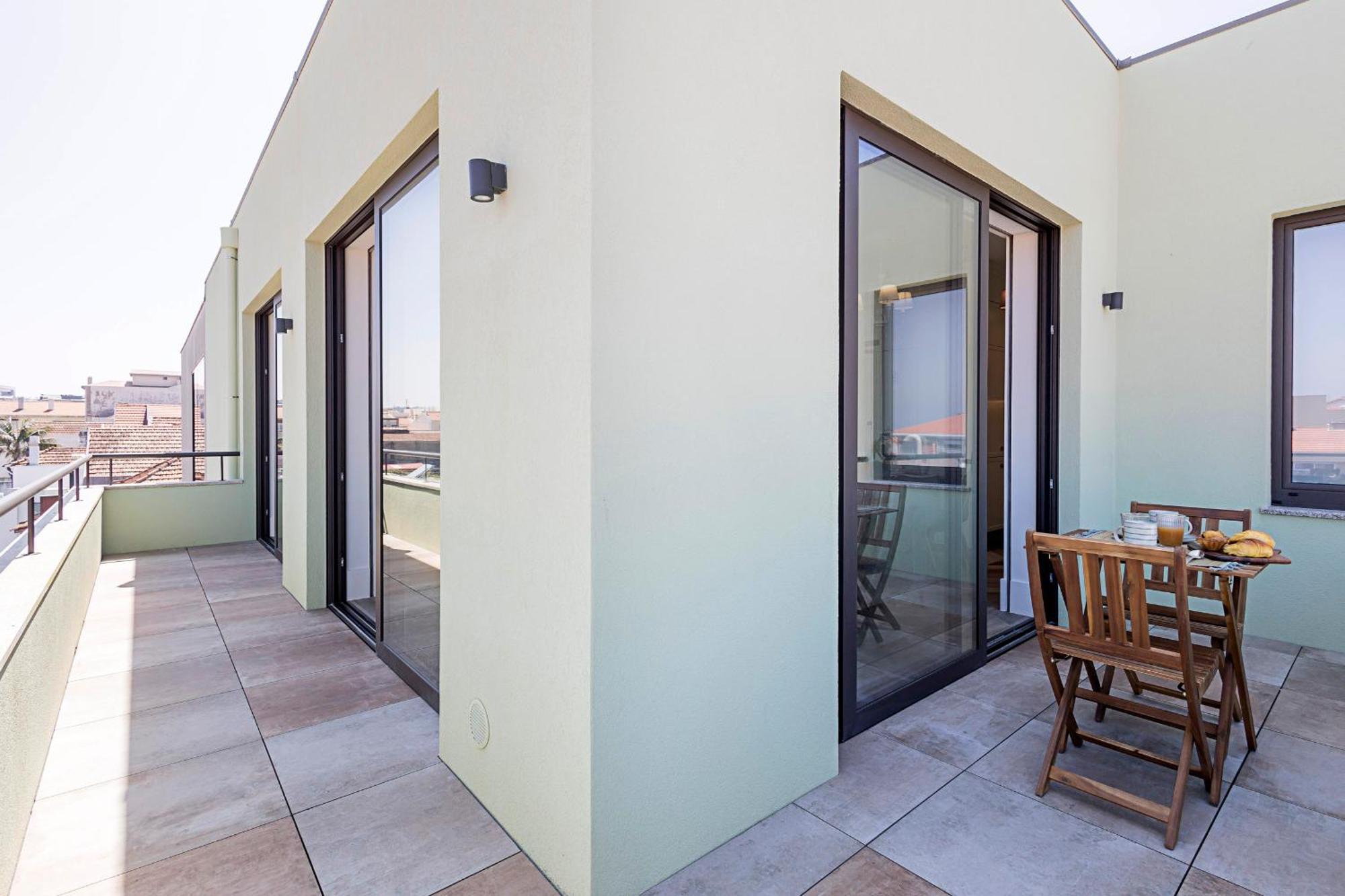 19 Nineteen Suites - Espinho เอสปีโญ ภายนอก รูปภาพ