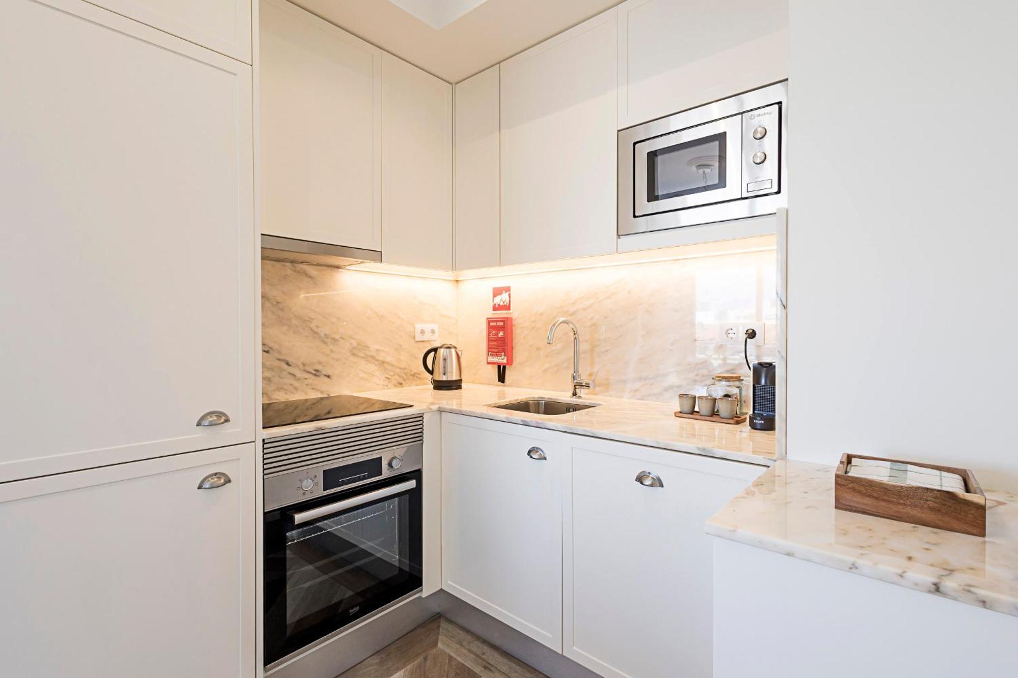 19 Nineteen Suites - Espinho เอสปีโญ ภายนอก รูปภาพ