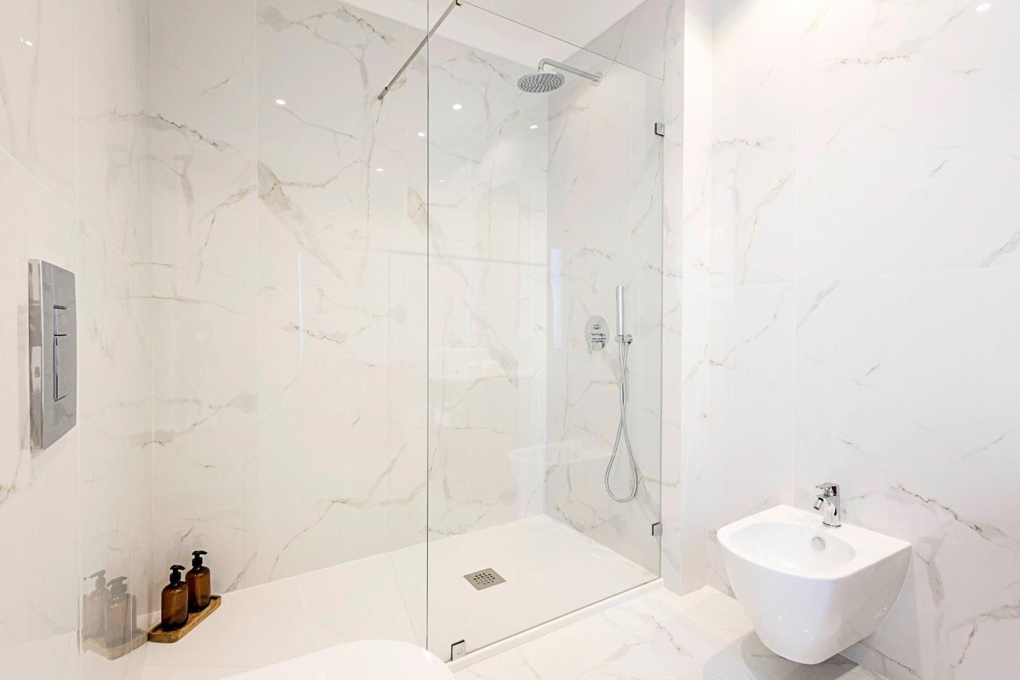 19 Nineteen Suites - Espinho เอสปีโญ ห้อง รูปภาพ