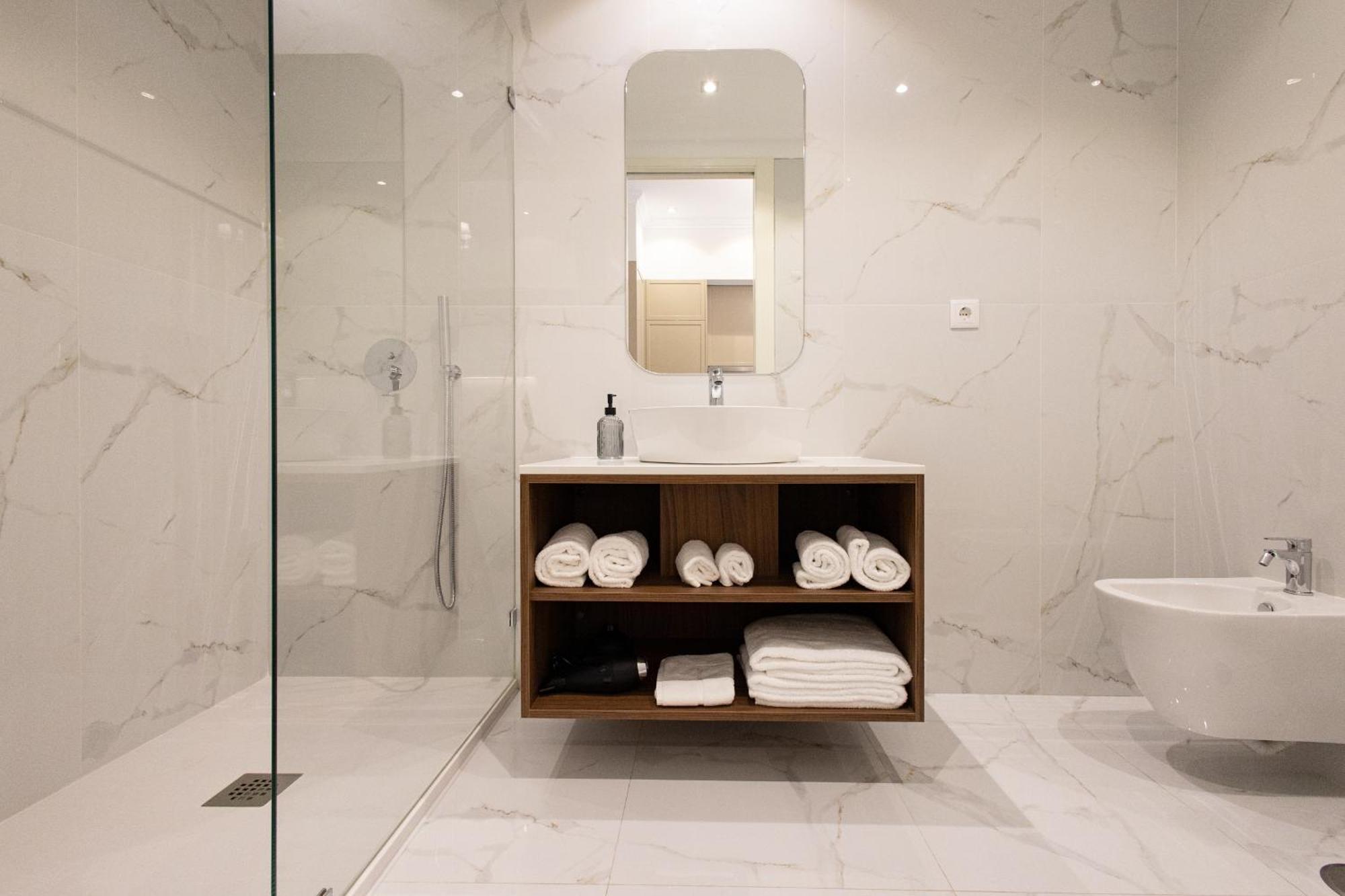 19 Nineteen Suites - Espinho เอสปีโญ ห้อง รูปภาพ