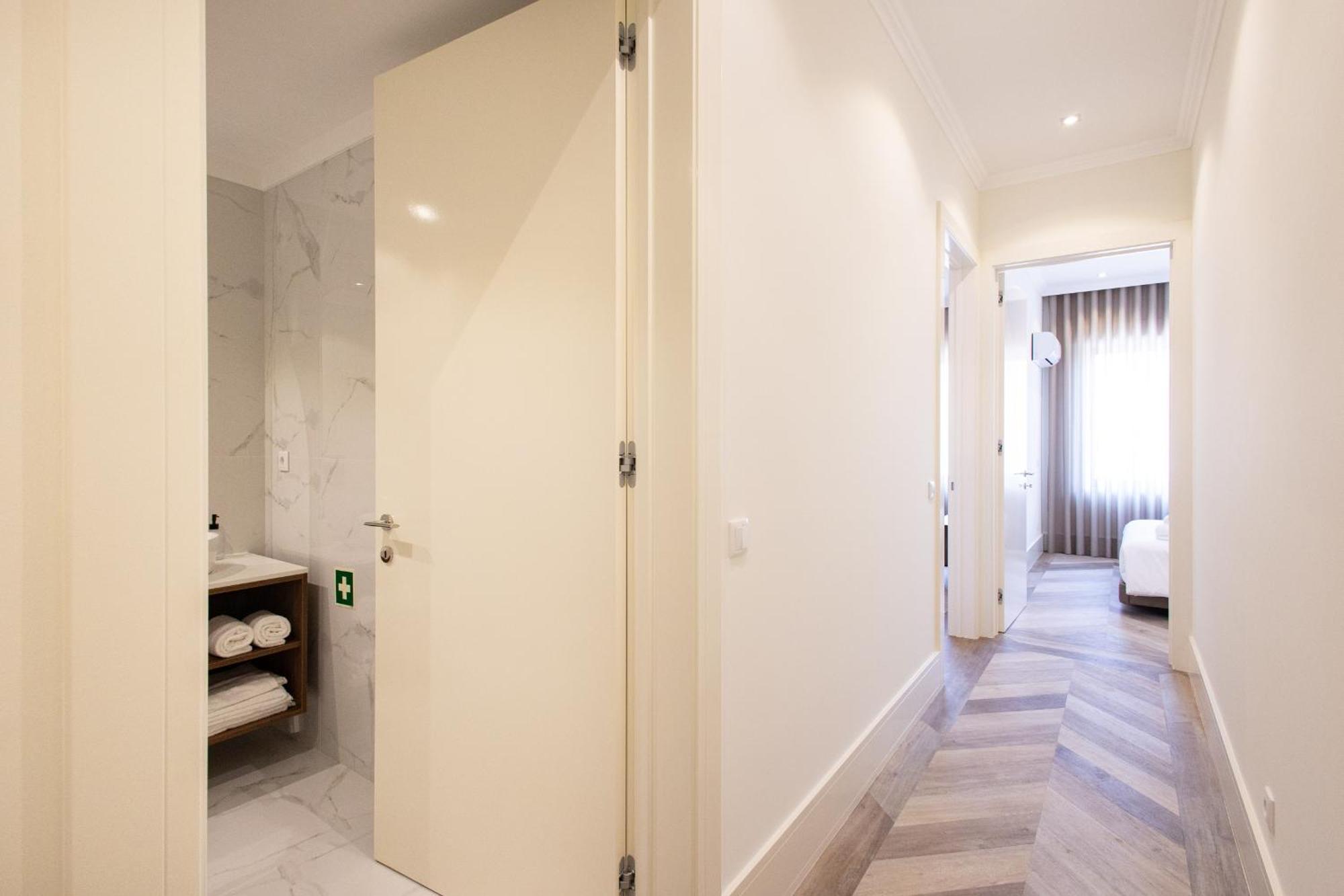 19 Nineteen Suites - Espinho เอสปีโญ ห้อง รูปภาพ