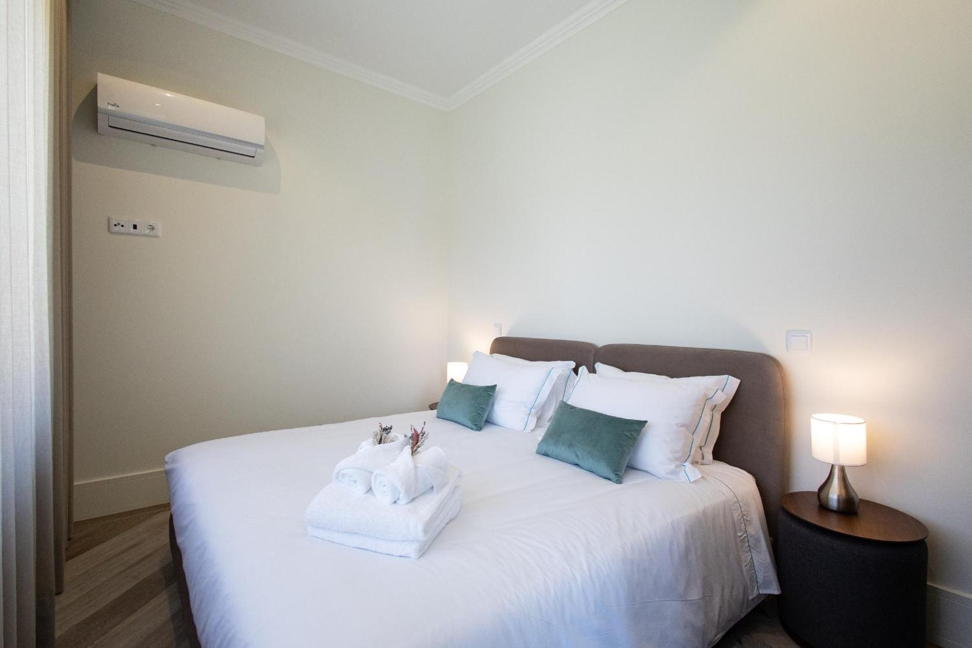 19 Nineteen Suites - Espinho เอสปีโญ ห้อง รูปภาพ