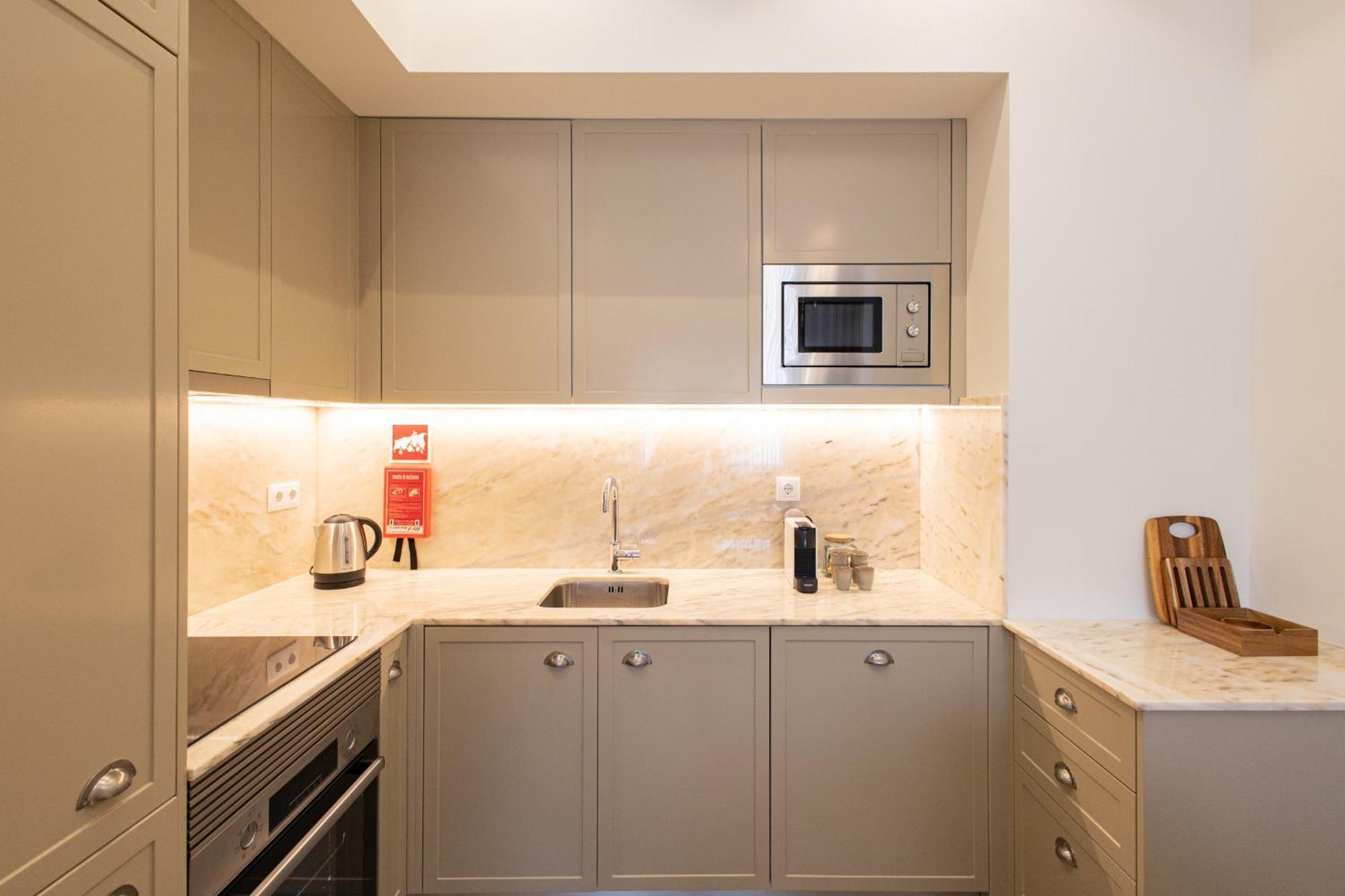 19 Nineteen Suites - Espinho เอสปีโญ ห้อง รูปภาพ