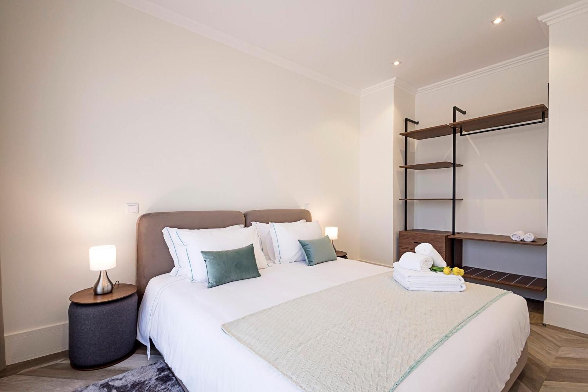 19 Nineteen Suites - Espinho เอสปีโญ ห้อง รูปภาพ